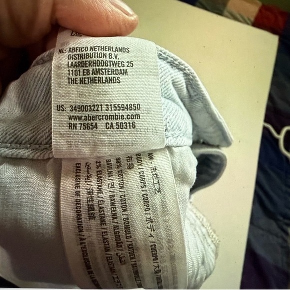 Hollister two tone Blue Jean Shorts with Distressed Hem - Picture 5 of 6